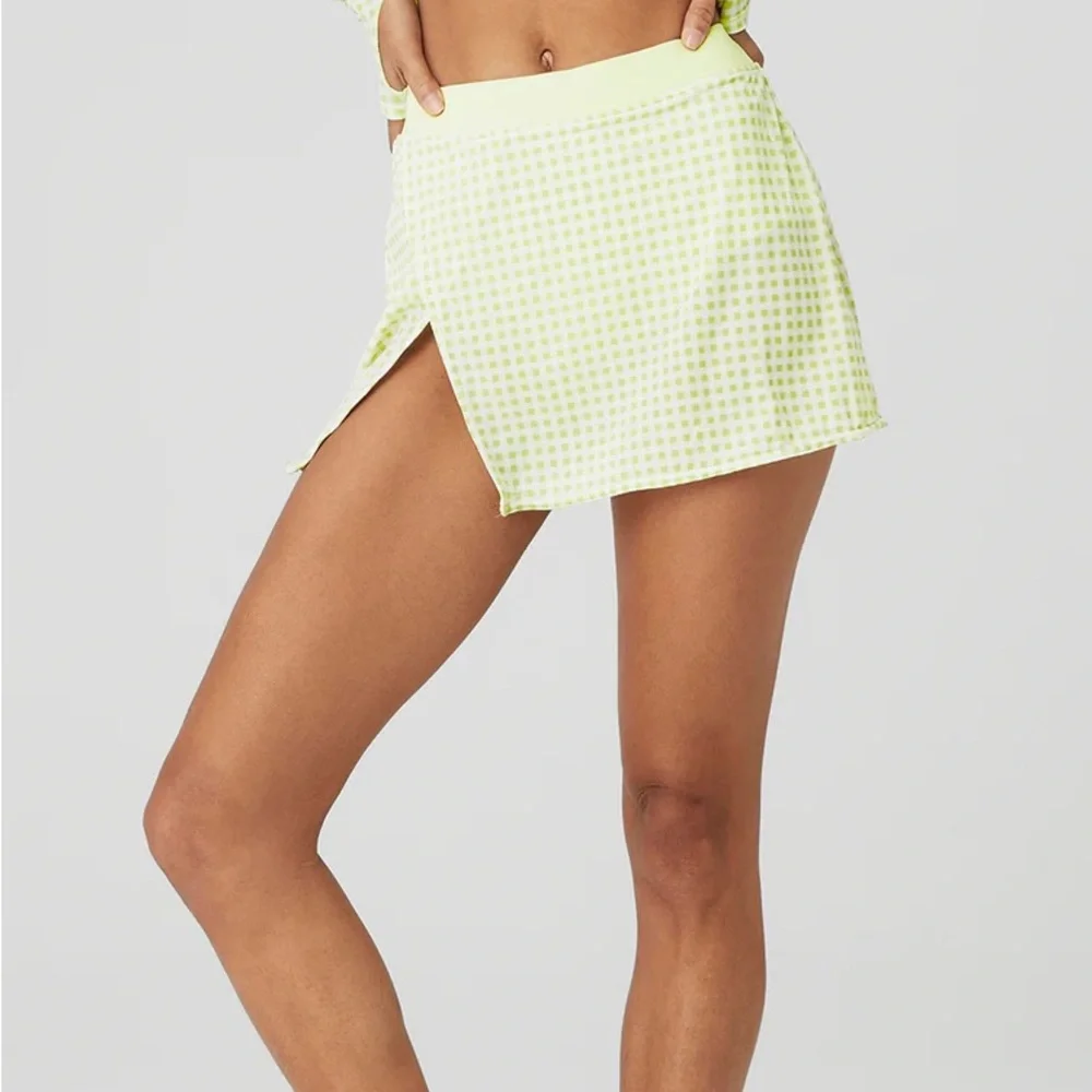 ALO Yoga stylish lime